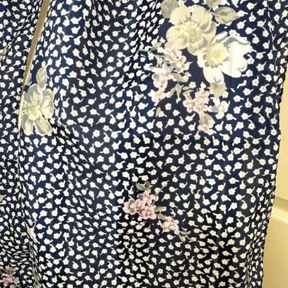 Beautiful Patterned Silk Scarf - Picture 5 of 6